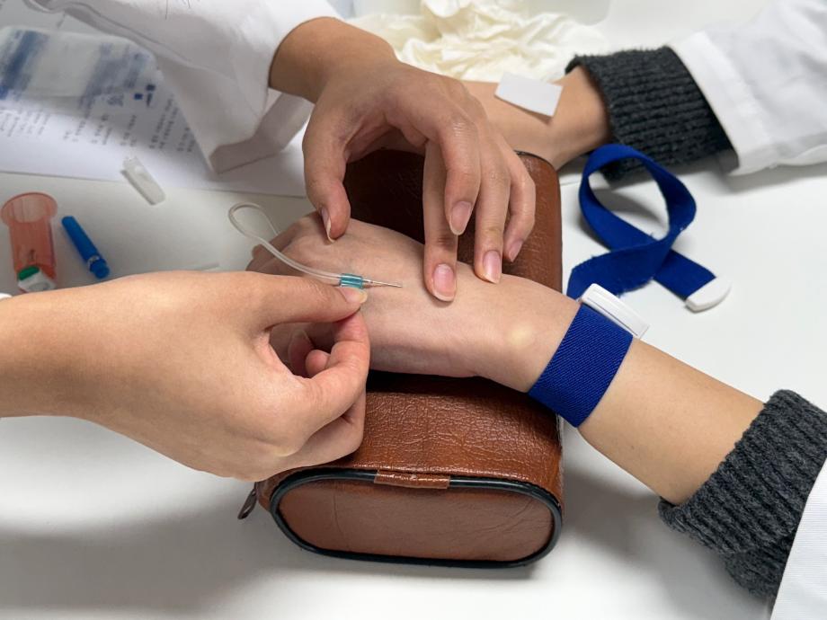 실린지와 나비침을 이용한 채혈 연습