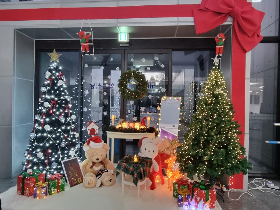 [이상한 위원회] 크리스마스 및 연말 학생식당 꾸미기