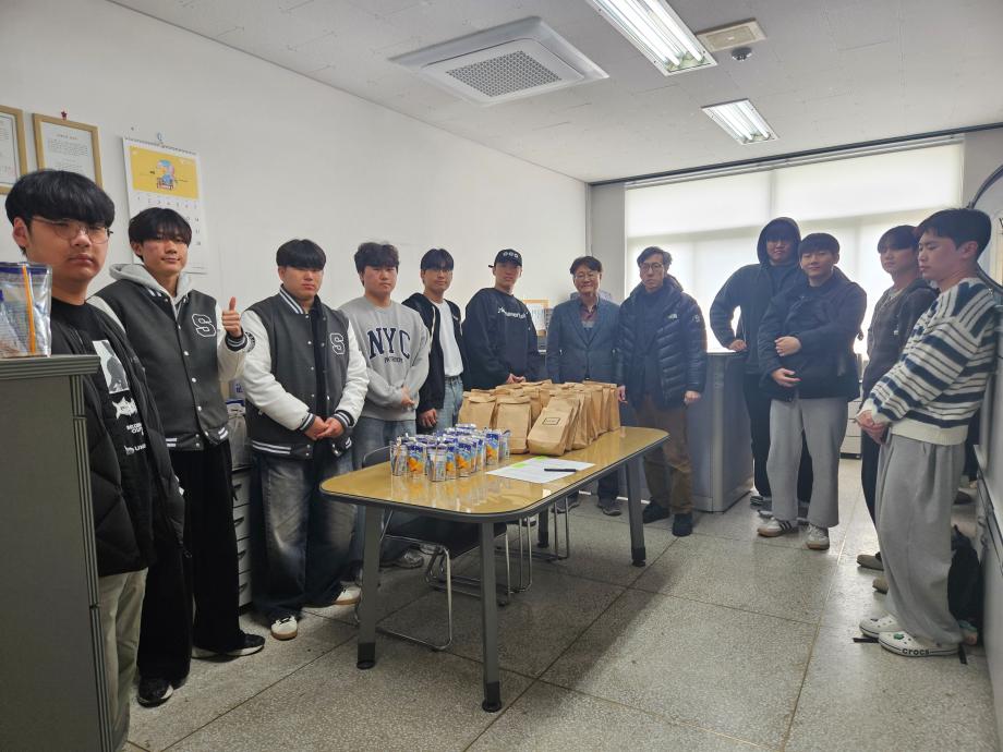 책임지도교수 지도비 세네뜨리아 빵 나눔 행사 진행