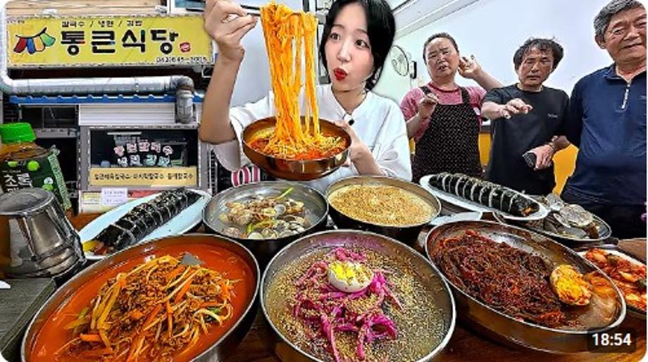 많이 먹기 대회냐고 동네분들도 충격..🤣 특이한 제육칼국수와 제육국밥? 시골 국수집 먹방